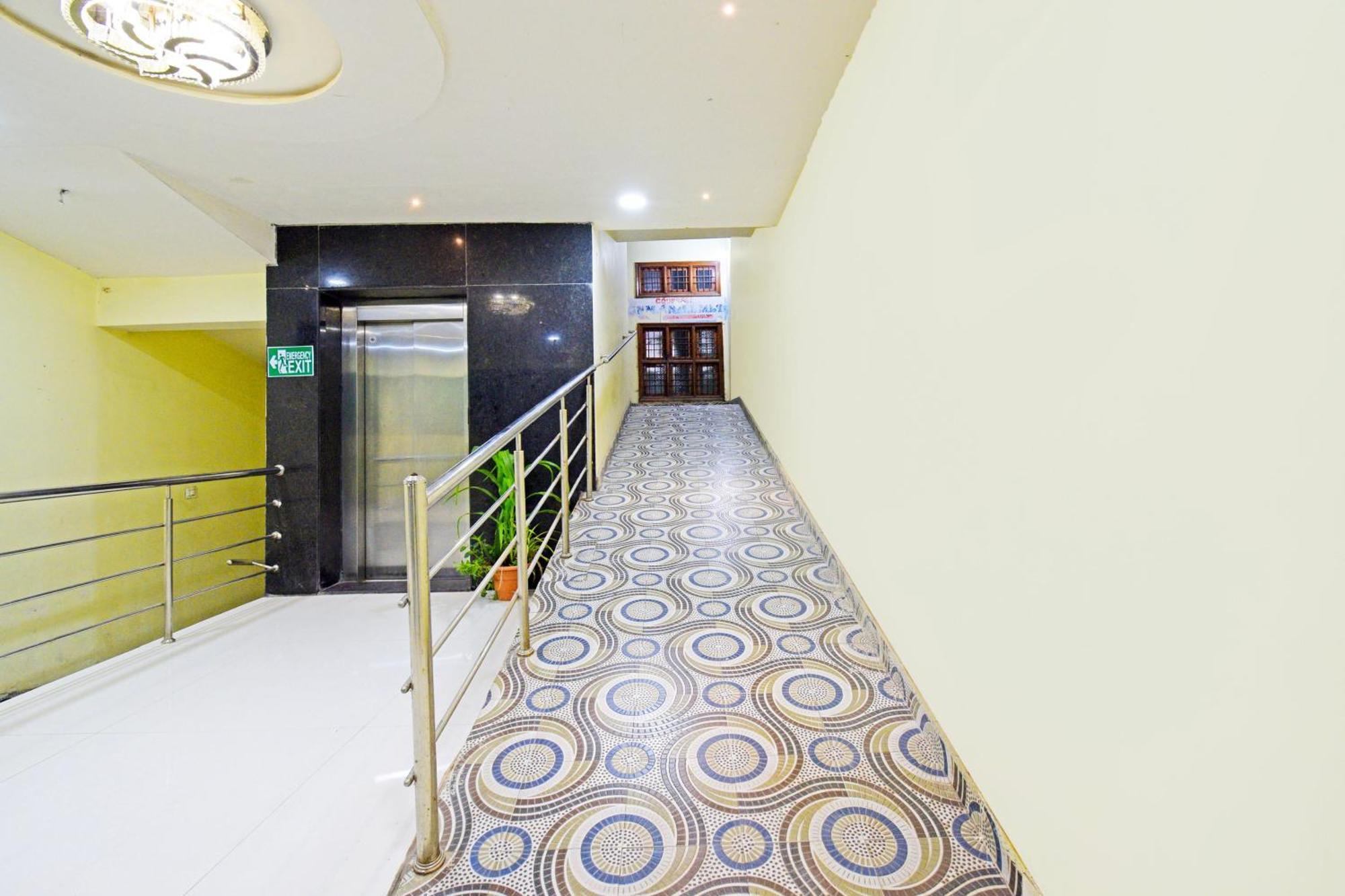 Super Townhouse Mancherial Mancheral Bagian luar foto